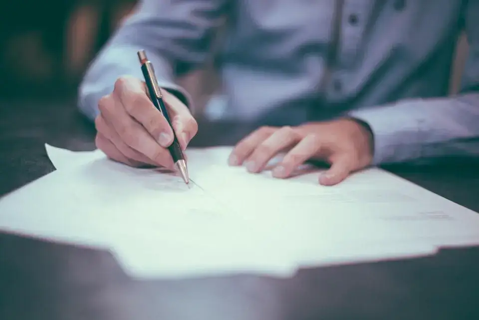 Artículo jurídico: Derecho de petición: cómo hacerlo, términos de respuesta y qué hacer si no le contestan