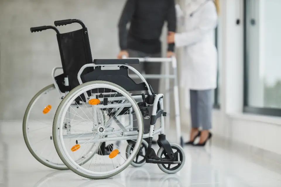 Silla de ruedas en un centro médico